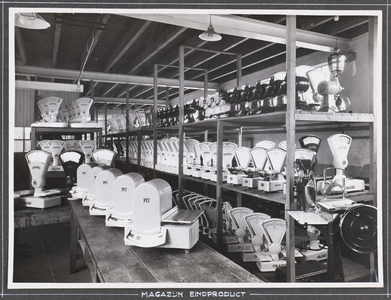 222998 Interieur van de N.V. Snelwegerfabriek “Utrecht”, W.C. Olland (Dorpsstraat 78-80) te De Bilt: magazijn.N.B. De ...